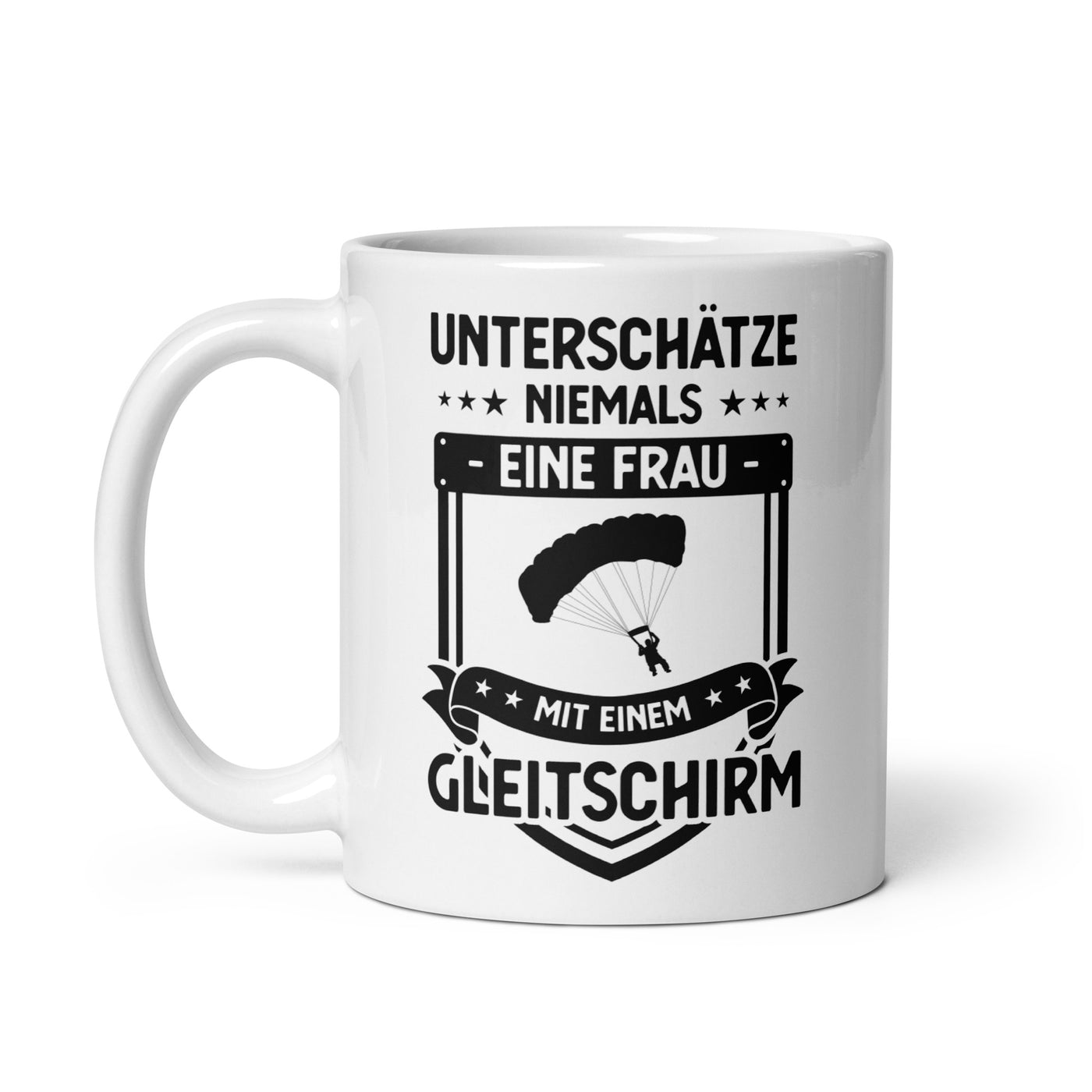 Unterschatze Niemals Eine Frau Mit Einem Gleitschirm - Tasse berge 11oz