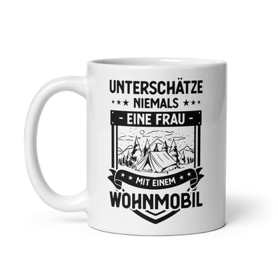 Unterschatze Niemals Eine Frau Mit Einem Wohnmobil - Tasse camping 11oz