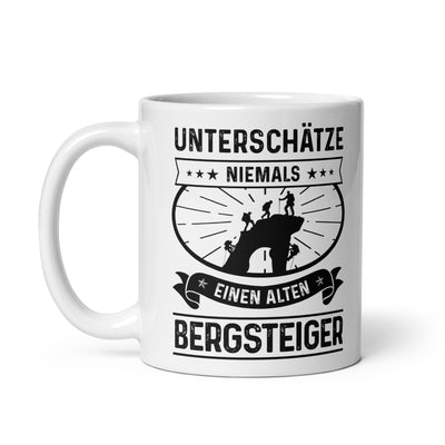 Unterschatze Niemals Einen Alten Bergsteiger - Tasse klettern 11oz