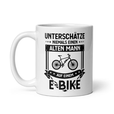 Unterschatze Niemals Einen Alten Mann Auf Einem E-Bike - Tasse e-bike 11oz