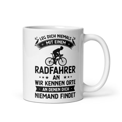 Leg Dich Niemals Mit Einem Radfahrer An Wir Kennen Orte An Denen Dich Niemand Findet - Tasse fahrrad