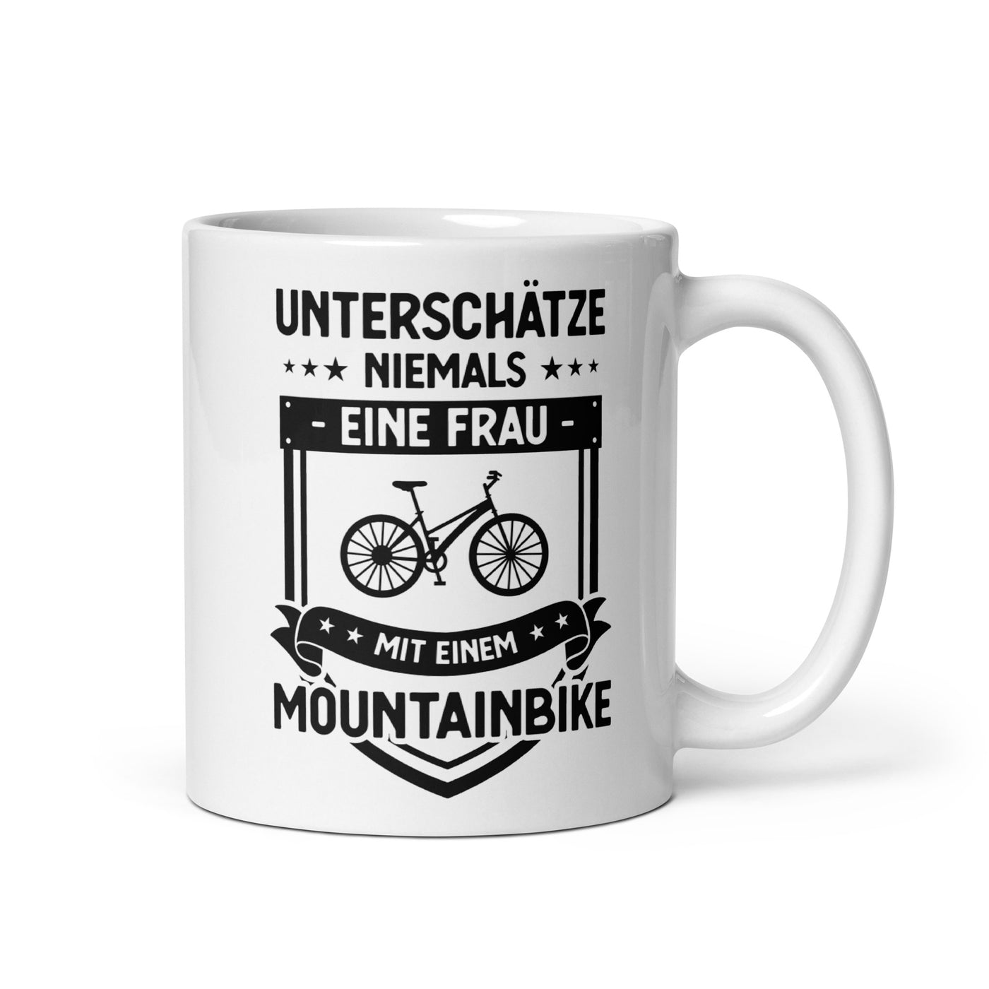 Unterschatze Niemals Eine Frau Mit Einem Mountainbike - Tasse fahrrad