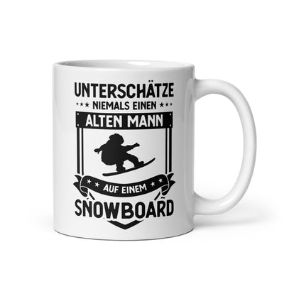 Unterschatze Niemals Einen Alten Mann Auf Einem Snowboard - Tasse snowboarden