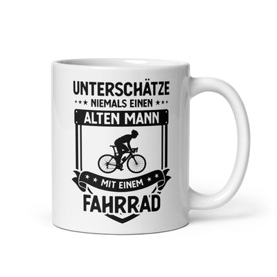 Unterschatze Niemals Einen Alten Mann Mit Einem Fahrrad - Tasse fahrrad