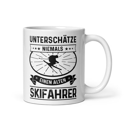 Unterschatze Niemals Einen Alten Skifahrer - Tasse ski