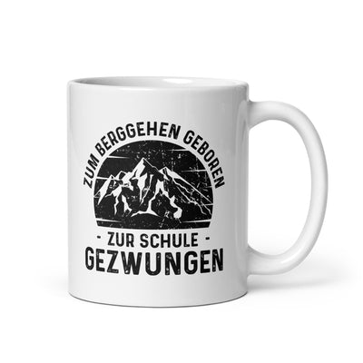 Zum Berggehen Geboren Zur Schule Gezwungen - Tasse berge