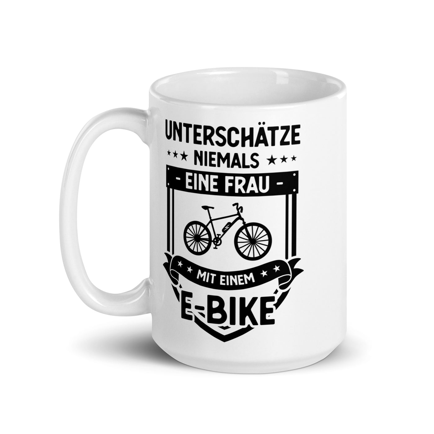 Unterschatze Niemals Eine Frau Mit Einem E-Bike - Tasse e-bike