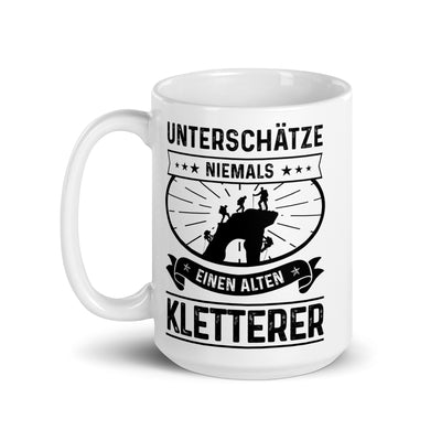 Unterschatze Niemals Einen Alten Kletterer - Tasse klettern