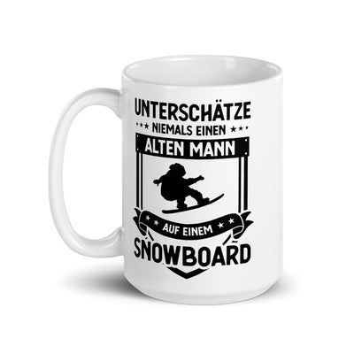 Unterschatze Niemals Einen Alten Mann Auf Einem Snowboard - Tasse snowboarden