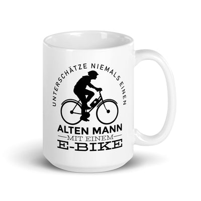 Alter Mann Mit Einem E-Bike - Tasse e-bike 15oz