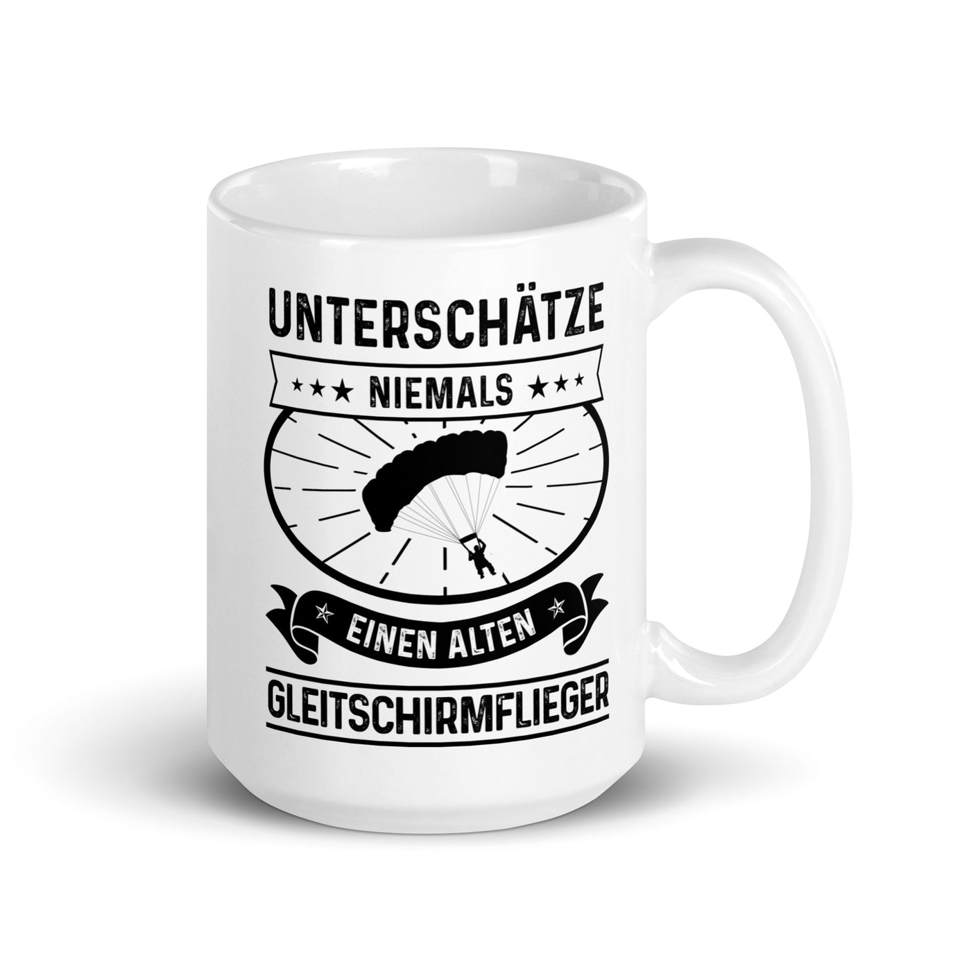 Unterschatze Niemals Einen Alten Gleitschirmflieger - Tasse berge 15oz