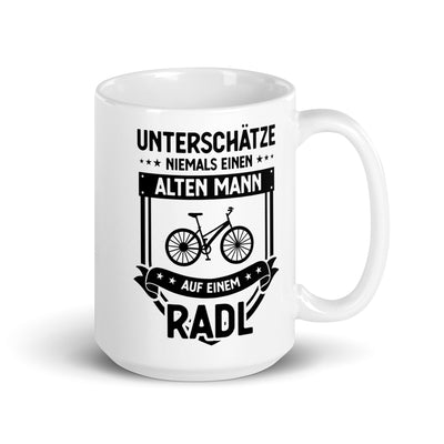 Unterschatze Niemals Einen Alten Mann Auf Einem Radl - Tasse fahrrad 15oz