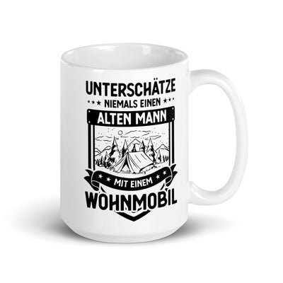 Unterschatze Niemals Einen Alten Mann Mit Einem Wohnmobil - Tasse camping 15oz