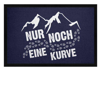 Nur noch eine Kurve - (B.W.) - Fußmatte mit Gummirand berge wandern Navy